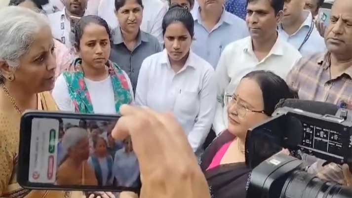 sahara india depositors surrounded finance minister sitharaman